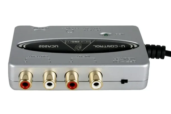 BEHRINGER UCA202 BEHRINGER UCA202