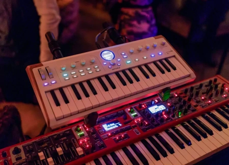 Купить Arturia AstroLab 37 White по выгодной цене в Челябинске