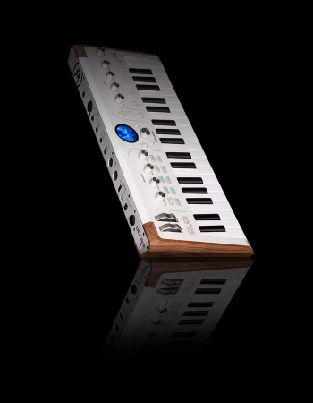 Купить Arturia AstroLab 37 White по выгодной цене в Челябинске